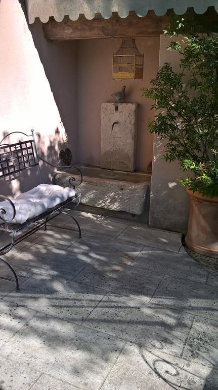 Les Grands Pins Villa Saint-Andiol Buitenkant foto