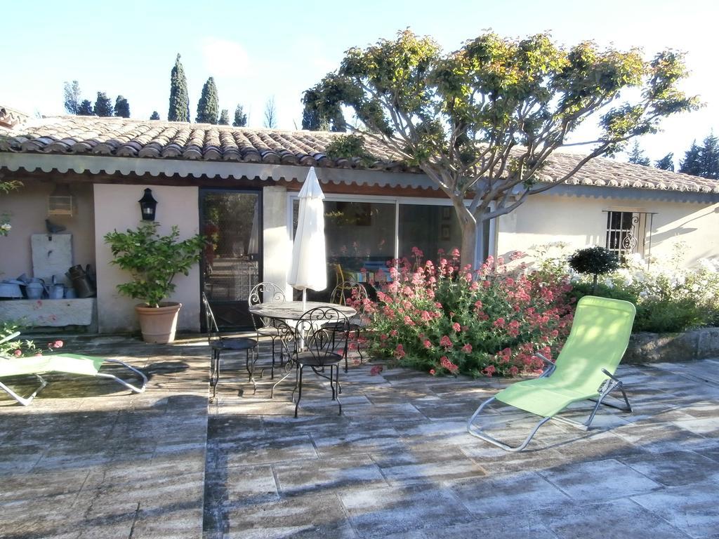Les Grands Pins Villa Saint-Andiol Buitenkant foto
